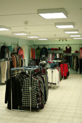 Продается (сдается) действующий магазин одежды - 275т.р.,  торг.!